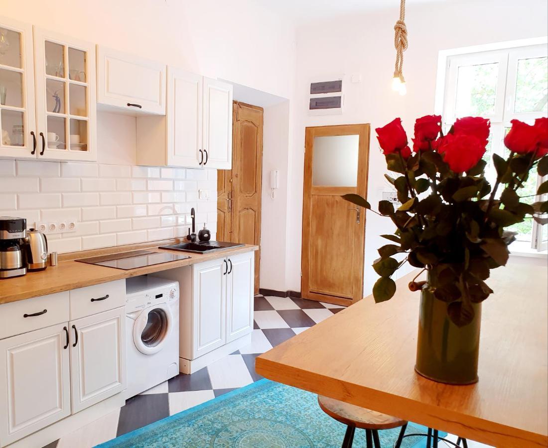 Topolove Rooms & Apartments Краков Экстерьер фото