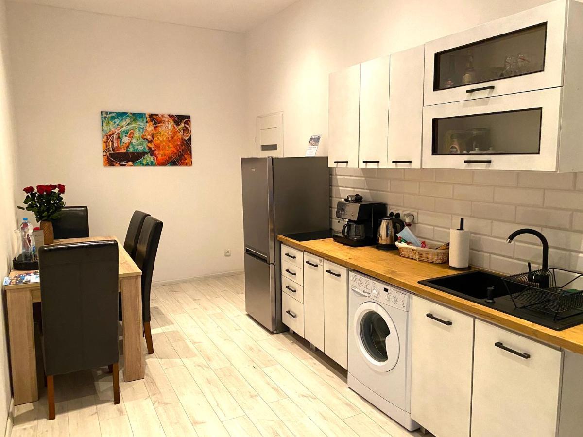 Topolove Rooms & Apartments Краков Экстерьер фото