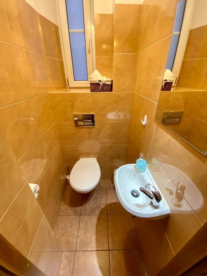 Topolove Rooms & Apartments Краков Экстерьер фото