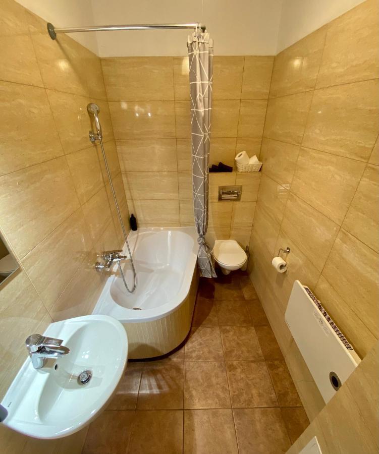 Topolove Rooms & Apartments Краков Экстерьер фото