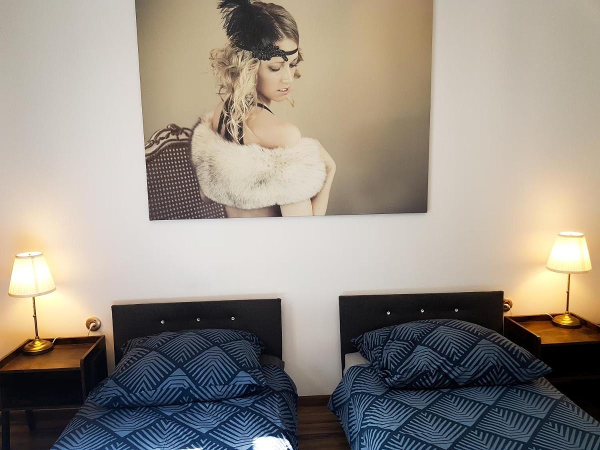 Topolove Rooms & Apartments Краков Экстерьер фото