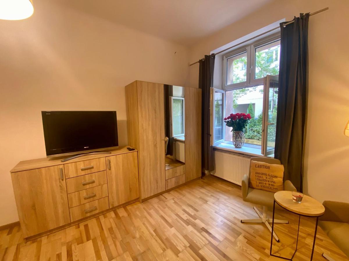 Topolove Rooms & Apartments Краков Экстерьер фото