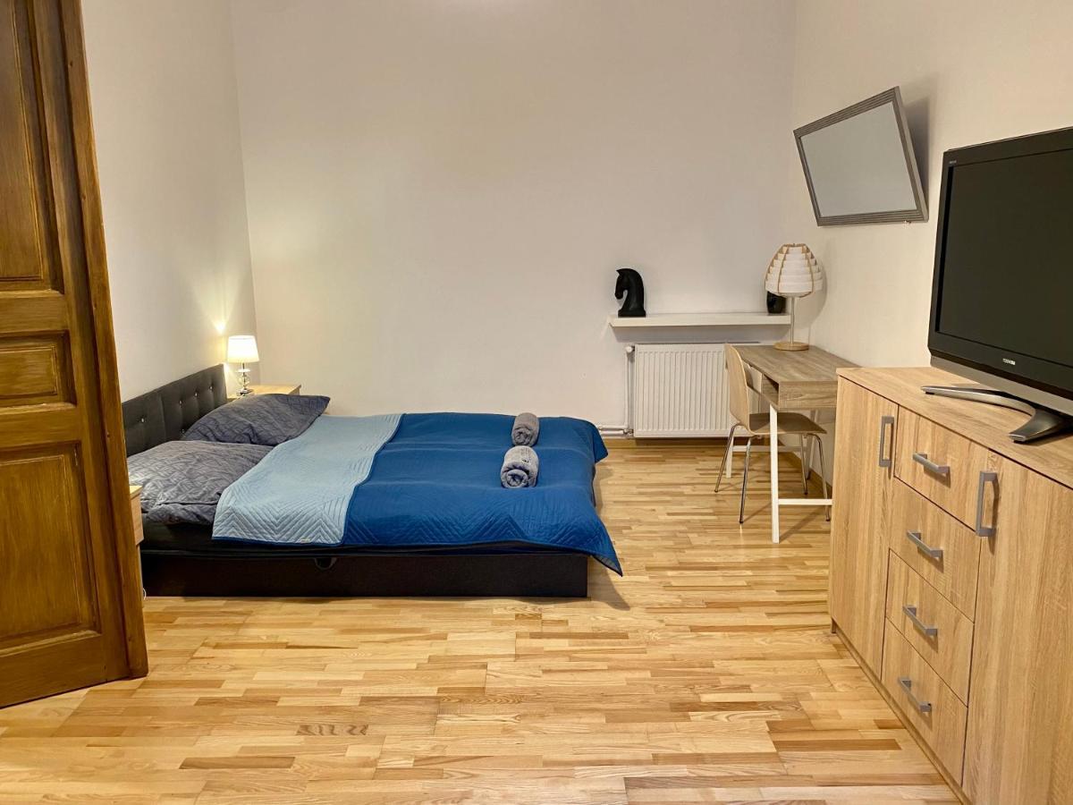 Topolove Rooms & Apartments Краков Экстерьер фото