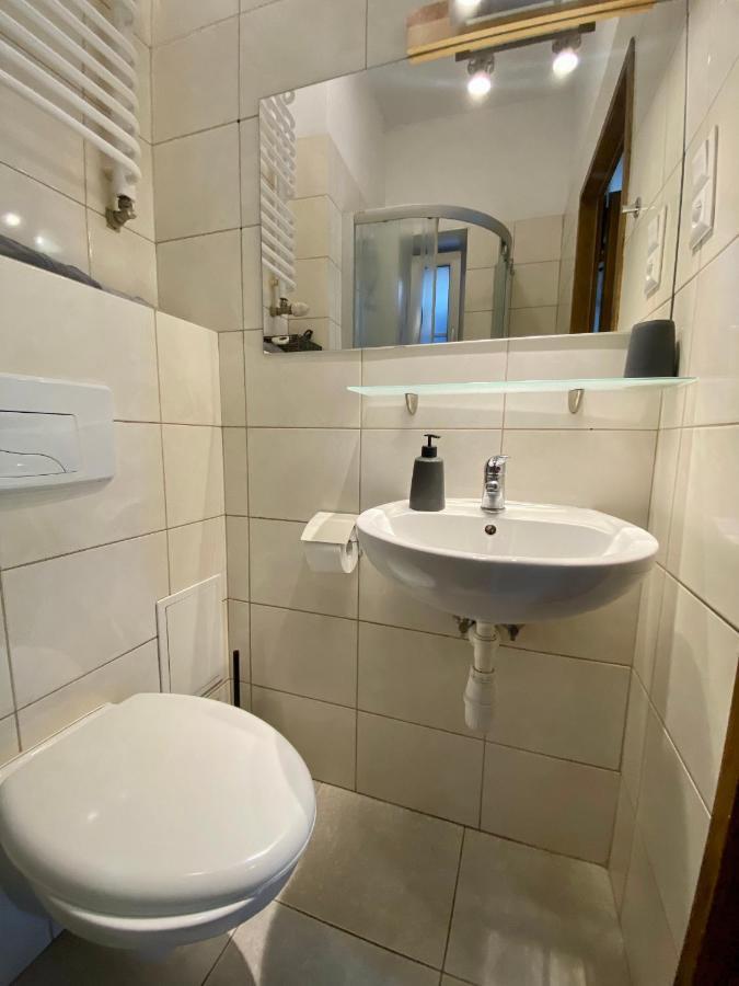 Topolove Rooms & Apartments Краков Экстерьер фото