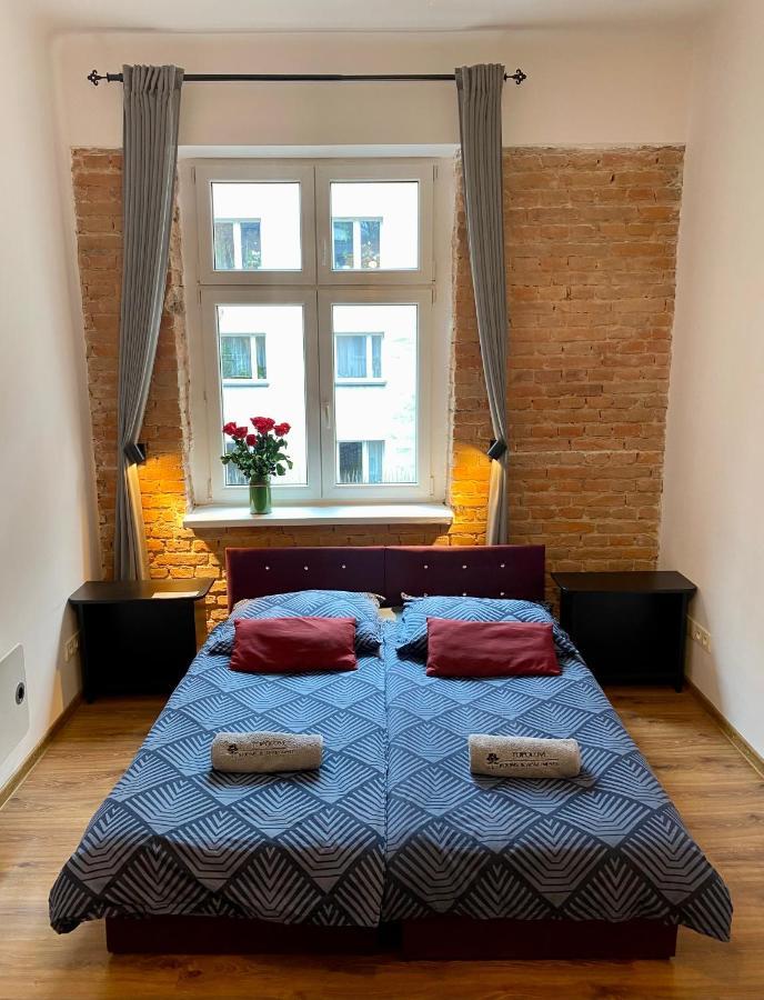Topolove Rooms & Apartments Краков Экстерьер фото