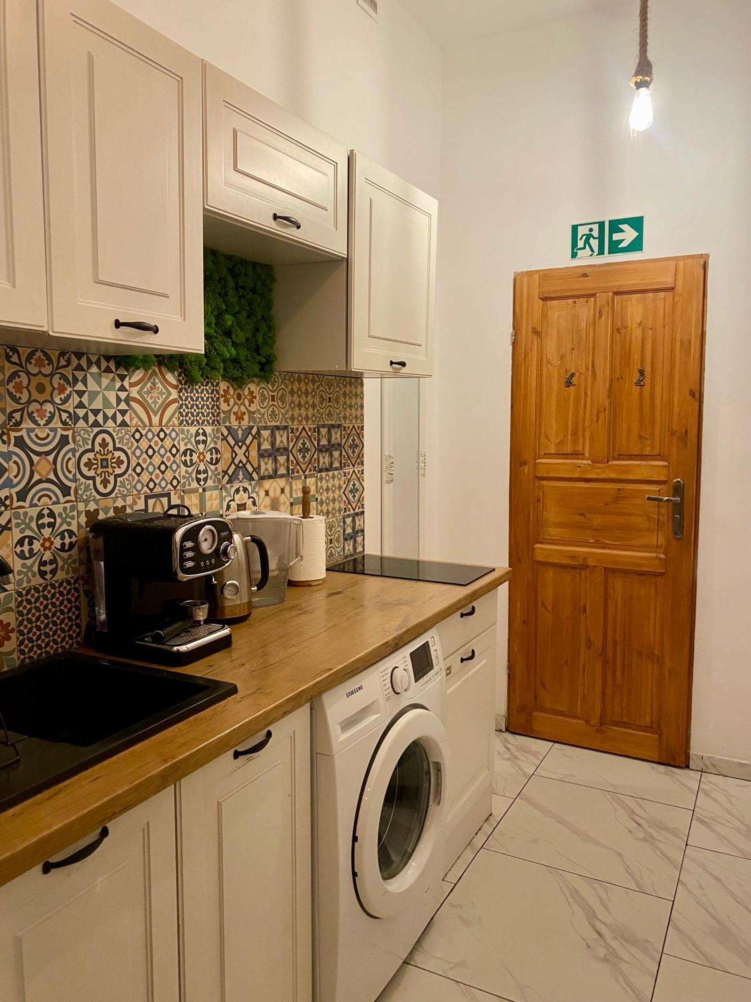 Topolove Rooms & Apartments Краков Экстерьер фото